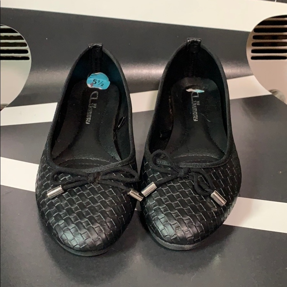 Size 5 1/2 women’s work flats.
